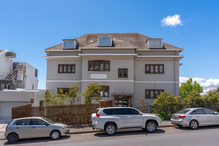 To Let 1 Bedroom Property for Rent in Green Point Western Cape
